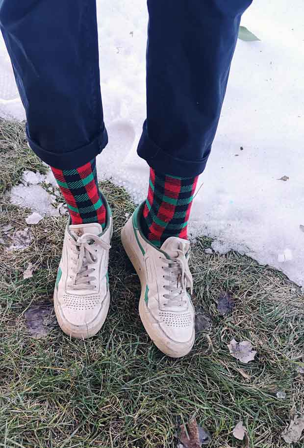 checkered funky socks on snow sikasok